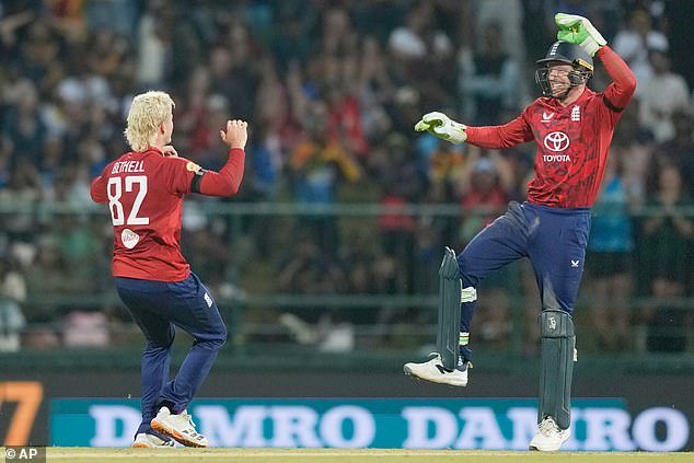 Cómo Harry Brook desentrañó la receta del éxito en la Copa del Mundo después de la “fantástica” victoria de Sri Lanka y por qué dos héroes improbables con el balón dan ventaja a Inglaterra, escribe LAWRENCE BOOTH