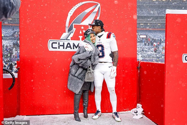 Cardi B está planeando una donación de 1,2 millones de dólares para el Super Bowl para animar a su novio Stefon Diggs y a los Patriots.