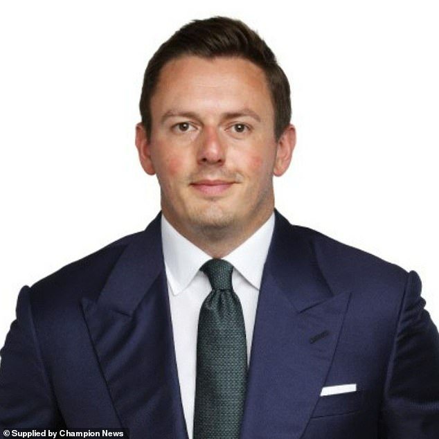 El banquero de Goldman Sachs que gastó miles de dólares de su cuenta conjunta conyugal en su amante secreta perderá 4 millones de libras esterlinas tras su disputa de divorcio.