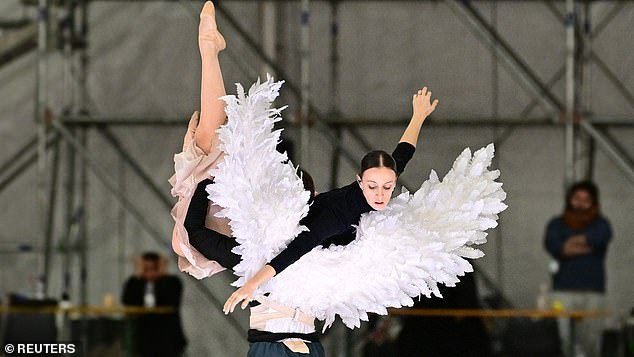 Qué esperar en la ceremonia de apertura de los Juegos Olímpicos de Invierno de 2026: la actuación de Mariah Carey probablemente confundirá a sus millones de fans