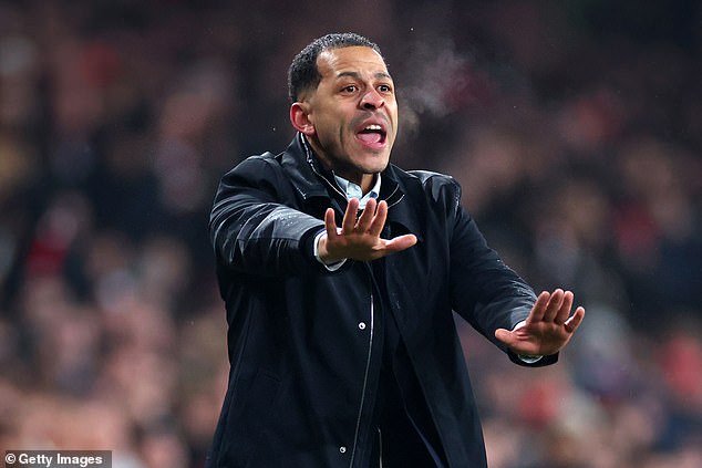 Paul Merson se equivoca, el plan del Chelsea de Liam Rosenior para vencer al Arsenal NO fue un crimen, por qué se apresuró, cómo lo decepcionó el fracaso de la ‘Fase Dos’ y dónde se perdió realmente la semifinal