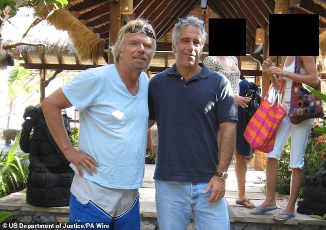 Sarah Ferguson no se esconde en la isla Necker, dice Richard Branson, mientras crecen las especulaciones sobre su paradero y Andrew es expulsado de la Royal Lodge.