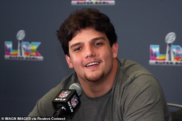 El novato de los Patriots, Will Campbell, admite haber pateado un gato mientras expresa fobia infantil: “Yo pateé esa cosa”