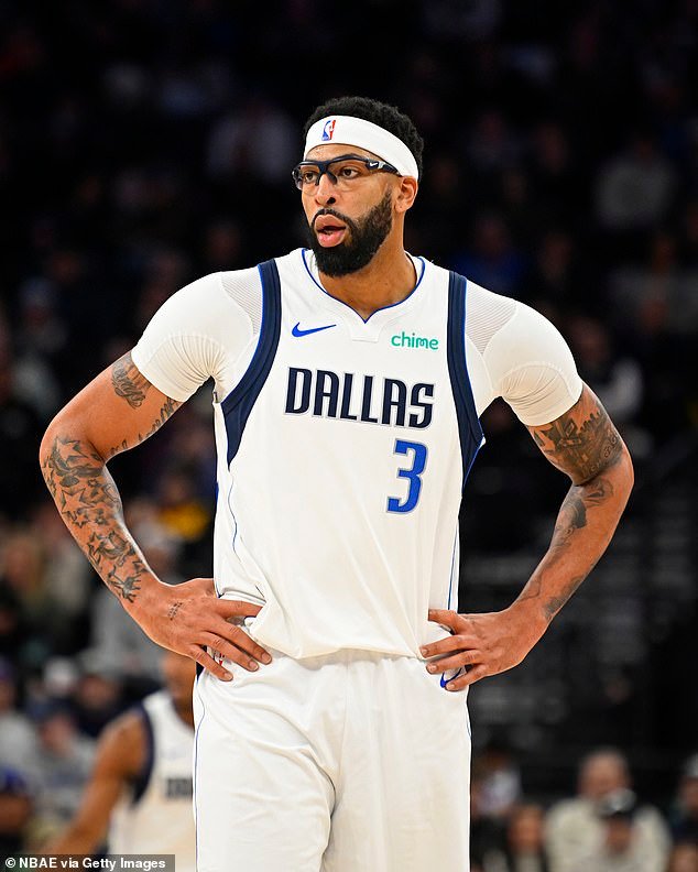 ENORME bomba comercial golpeó a la NBA cuando los Dallas Mavericks negociaron a la superestrella en un acuerdo de ocho jugadores por valor de $ 175 millones.