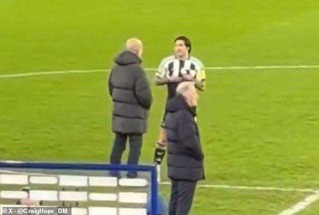 Pep Guardiola conversó profundamente con Sandro Tonali después de la victoria del Manchester City sobre Newcastle, mientras el entrenador revela lo que dijo sobre el objetivo de transferencia del club.