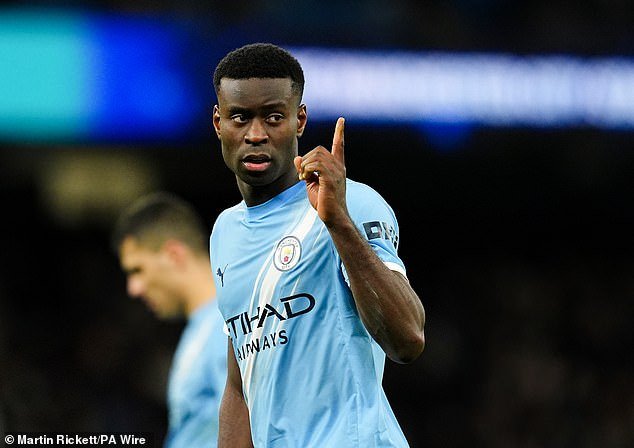 Pep Guardiola está furioso por la regla poco conocida que prohíbe a Marc Guehi jugar la final de la Copa Carabao contra el Arsenal, mientras el entrenador del Manchester City revela planes para presionar para que la estrella aparezca en Wembley.