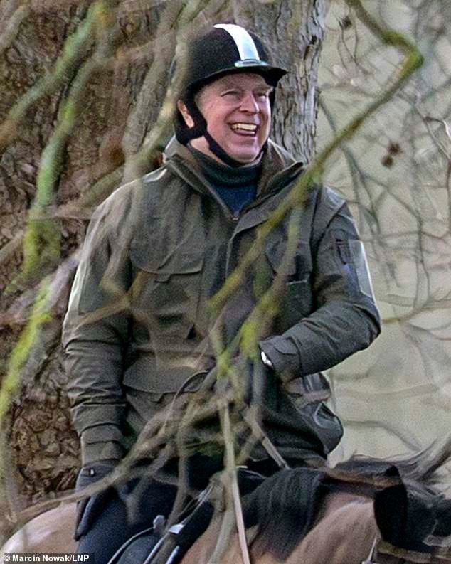 Andrew Mountbatten-Windsor, deshonrado, tiene “prohibido” viajar en Sandringham porque los asistentes reales temen que “quede mal” tras su arresto por el escándalo de Epstein.