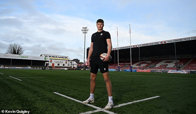 Soy el sobrino de Clare Balding, que mide 6 pies y 9 pulgadas de alto. Quiero ganar la Copa Mundial de Rugby con Inglaterra: JONNO BALDING sobre su descaro hacia la difunta Reina mientras entrenaba a sus caballos y cómo su famosa tía apoyó su carrera en Gloucester
