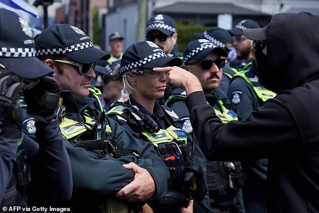 El presidente israelí Isaac Herzog abandona Australia mientras 10.000 manifestantes pro palestinos agitan Melbourne con polémicos cánticos de “Intifada”