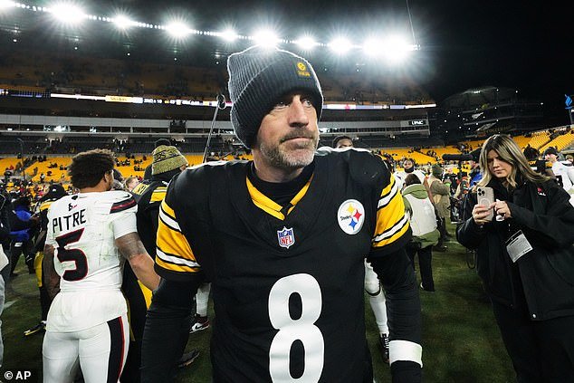 Los jugadores de los Pittsburgh Steelers dejan en claro si quieren que regrese Aaron Rodgers, de 42 años