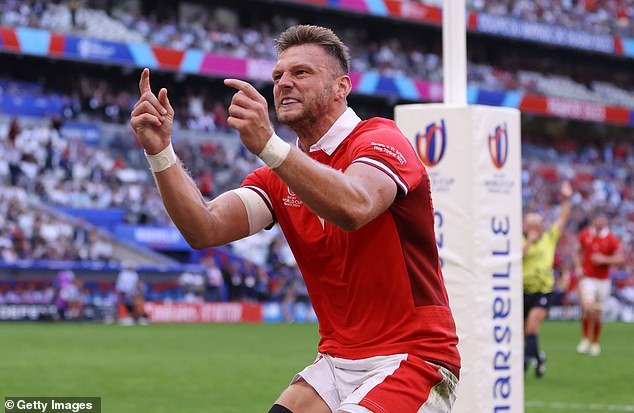 DAN BIGGAR: Gales de Steve Tandy necesita el apoyo de sus fanáticos más que nunca… y esta es la única lección que sus estrellas podrían aprender de Roy Keane