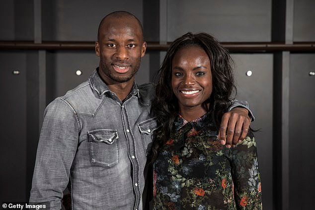 Eni Aluko ha estado en los titulares por razones equivocadas, pero ¿qué está haciendo su hermano, el exdelantero de la Premier League, hasta ahora?
