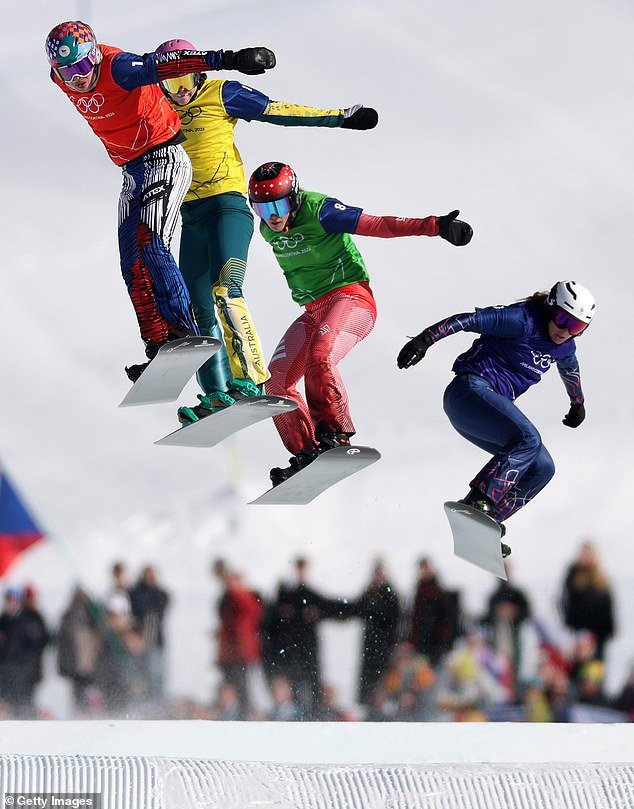 ‘El equipo hizo todo el trabajo detrás de mí y no lo logré’: la desgarradora entrevista del atleta olímpico de invierno británico mientras los británicos se van con las manos vacías para ganar una medalla OTRA VEZ en el evento ‘Wacky Races’ de los Juegos