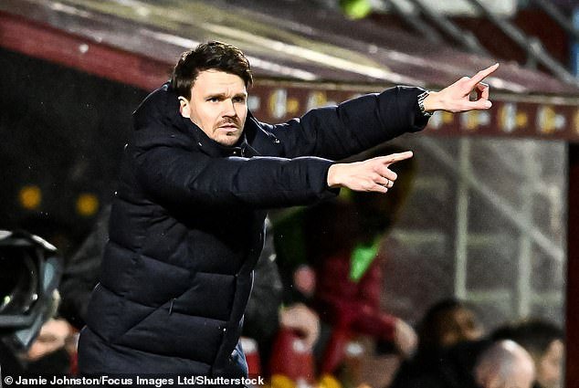 Danny Rohl está aumentando la presión sobre los Hearts, rivales por el título de la Premiership, antes de su enfrentamiento en Ibrox mientras el jefe de los Rangers responde a las críticas de los fanáticos.