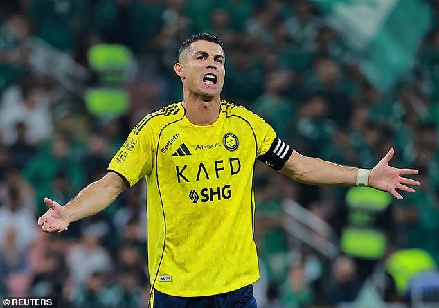 Gol de Cristiano Ronaldo en Al-Nassr ARRIBA: La superestrella ha sido agregada al equipo para el partido de este fin de semana después de ser marginada debido a tensiones con los jefes del fútbol saudí