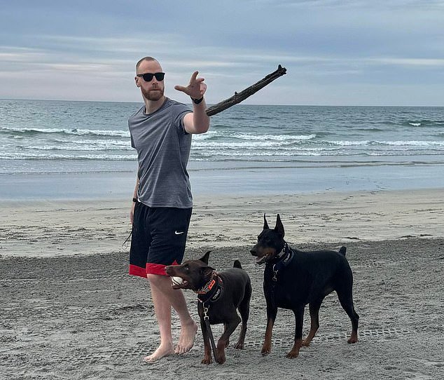 ICE ataca a un irlandés que se quejó de ‘tortura’ durante su detención: ‘Somos una nación de ley y orden’