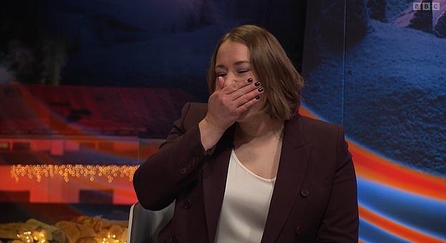 Momento emotivo, la leyenda británica Lizzy Yarnold lucha por contener las lágrimas después de que Matt Weston ganara la medalla de oro en los Juegos Olímpicos de Invierno.