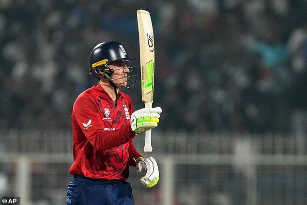 Tom Banton da un paso adelante nuevamente para ayudar a la nerviosa Inglaterra a vencer a Escocia en la Copa del Mundo T20, mientras el equipo de Harry Brooks avanza hacia el partido de vuelta.