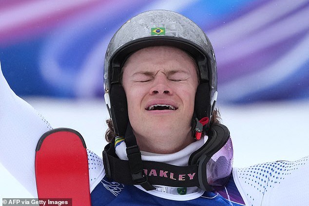 ¡Esquí de samba! Brasil gana el primer oro olímpico de invierno en esquí alpino mientras la emotiva estrella del slalom afirma que “la diferencia es su superpoder”