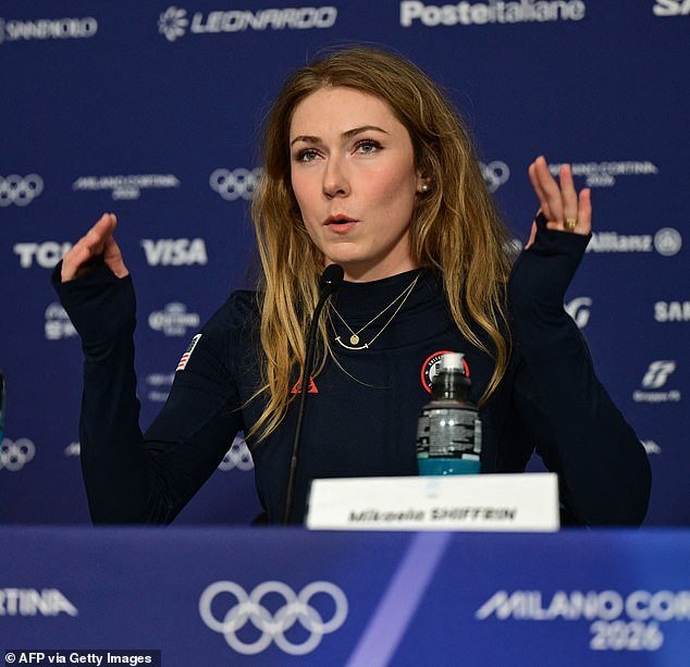 La campeona olímpica estadounidense Mikaela Shiffrin hace una emotiva declaración después de perderse una medalla en la combinada alpina