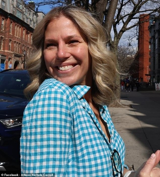 El estudio de cerámica bañado por el sol de Boston, amado por Zendaya, está dirigido por una tiránica ex reina del baile de graduación que aterroriza a los homosexuales y a cualquiera que le deje una mala crítica, dicen los lugareños.