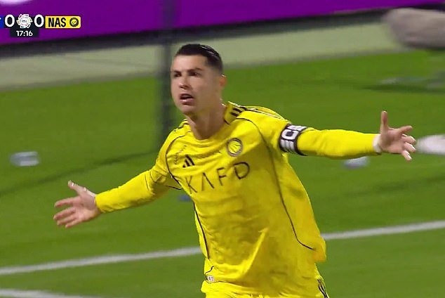 Cristiano Ronaldo marca en su regreso al Al Nassr y se acerca a los 1.000 con su primer gol desde que tenía 41 años