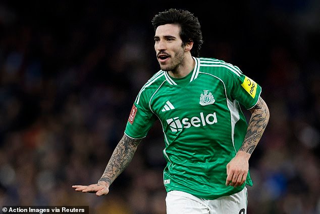 Aston Villa 1-3 Newcastle: árbitros plagados de errores soportan un espectáculo de terror sin VAR mientras el doblete de Sandro Tonali inspira la remontada y envía a los Magpies a la quinta ronda de la Copa FA