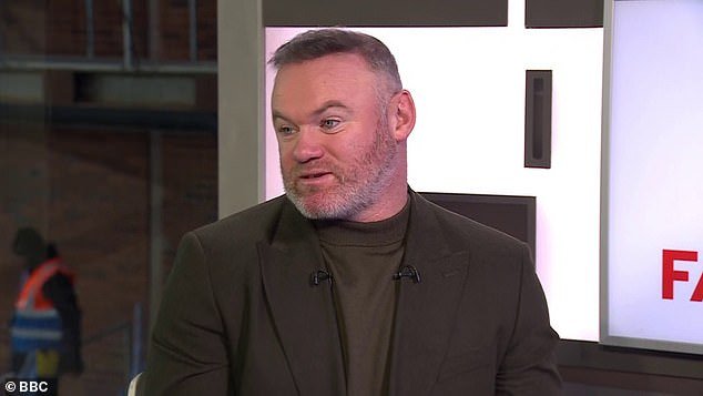 Wayne Rooney critica al árbitro por “una de las PEORES decisiones que he visto en mi vida” en un derribo brutal después de una “conmoción absoluta” en la victoria de Newcastle en la Copa FA sobre Aston Villa, mientras los árbitros fallan sin VAR