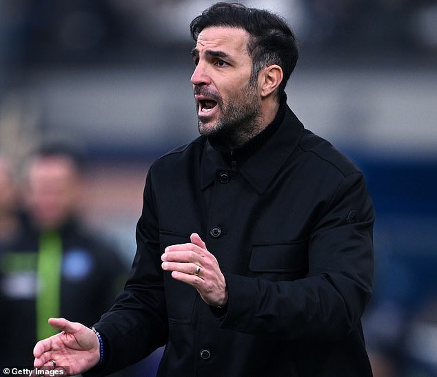 ‘Debería practicar otro deporte’: Cesc Fábregas critica el fracaso del Chelsea (¡y de su ex compañero de equipo!) después de que su costosa tarjeta roja enviara al Como a una derrota en casa por 2-1