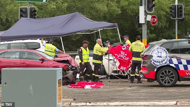 Un hombre enfrenta cargos después de que dos personas murieran cuando un automóvil supuestamente robado chocó con su Alfa Romeo en Camden