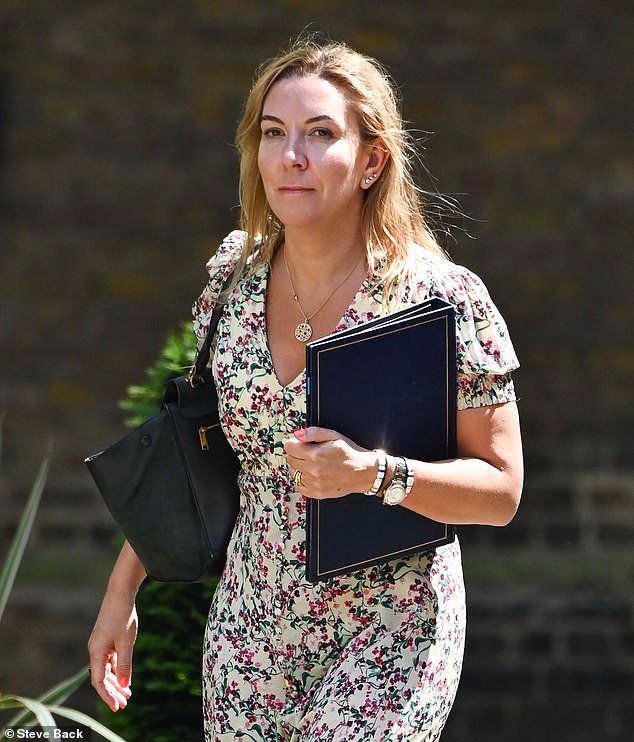 Starmer respalda a la secretaria de gabinete favorita, Antonia Romeo, “porque suprimirá la publicación de mensajes privados de Mandelson”