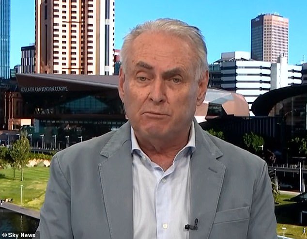 El ministro albanés hace una incómoda admisión sobre los beneficios de viaje, mientras el senador de los Verdes defiende el proyecto de ley de 50.000 dólares