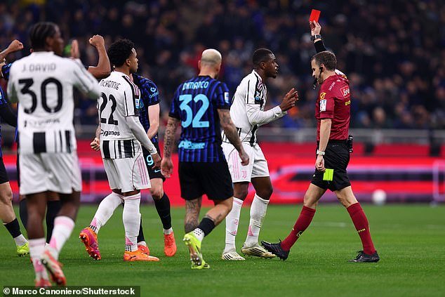 Juventus IMPLODE después de una controvertida derrota ante el Inter: Giorgio Chiellini atrapado en un enojado choque en el túnel mientras el club rechaza todos los deberes de prensa en protesta por una decisión arbitral ‘totalmente inaceptable’