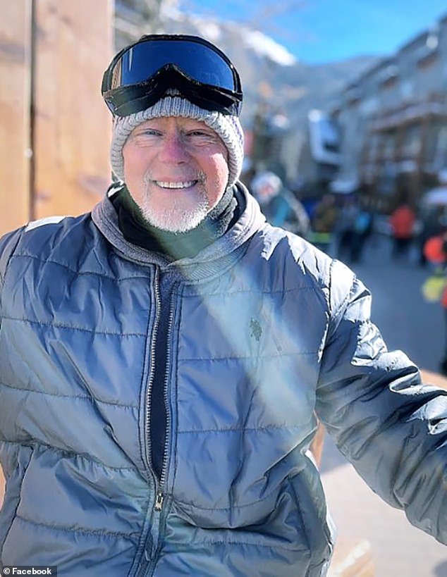 A un profesor que viajó tres horas para someterse a un tratamiento contra el cáncer en la ciudad democrática le robaron el coche del hospital