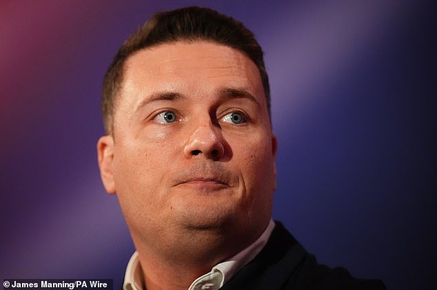 Wes Streeting está bajo una presión cada vez mayor para que abandone el juicio sobre el bloqueador de la pubertad mientras Irlanda del Norte se retira por una impugnación legal.