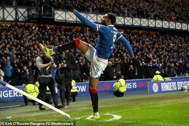 La reseña: Esta carrera por el título deliciosamente defectuosa y maníacamente impredecible es una gran publicidad para el fútbol escocés.