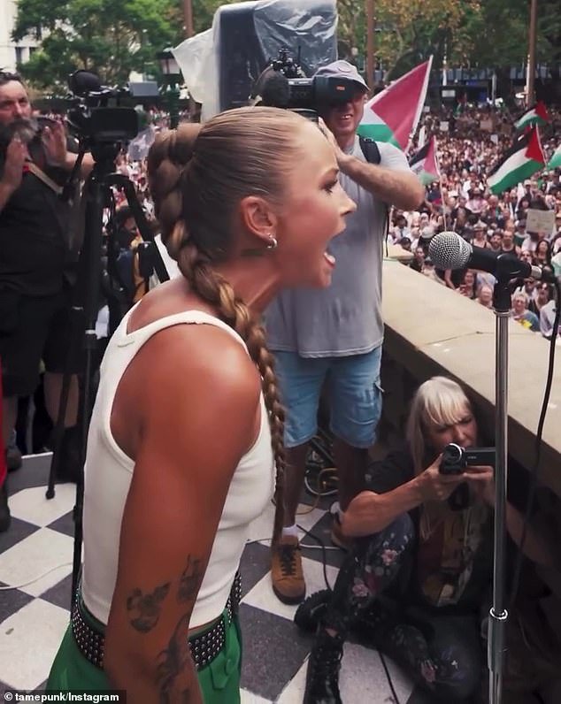 Grace Tame queda excluida de la educación vital después de su vil arrebato de “Globalizar la Intifada” en una de las escuelas más prestigiosas de Australia.