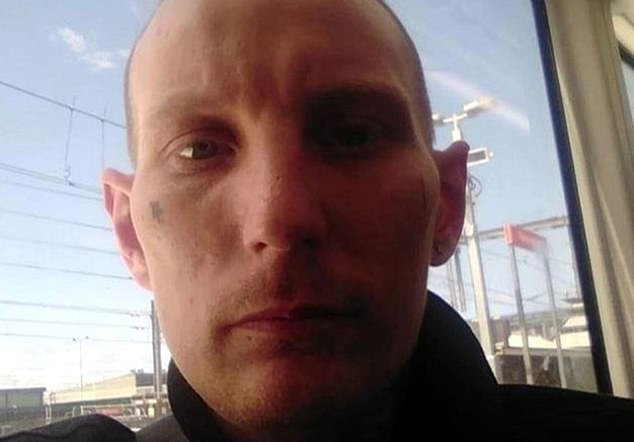 El asesino acusado hace una afirmación de brujería salvaje sobre la muerte de una enfermera australiana de 42 años que fue asesinada a puñaladas en su apartamento de Sydney.