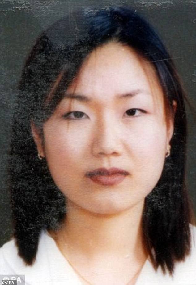 Nuevas pruebas sugieren que un hombre que pasó 23 años en prisión por asesinar a una estudiante cuando regresaba a casa desde un club nocturno fue “traído por la policía”.