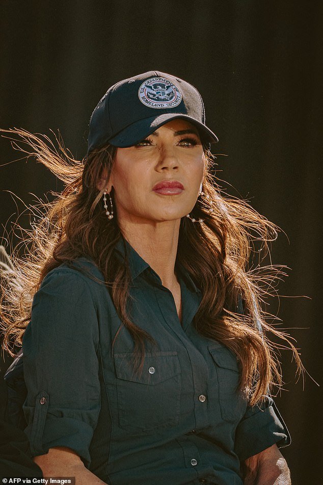 La feroz portavoz de ICE de Kristi Noem renuncia después de calificar a los manifestantes asesinados en Minneapolis de “terroristas nacionales”.