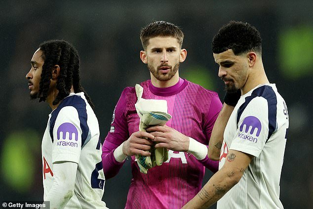 El acuerdo del Tottenham con el nuevo patrocinador INFINOX está bajo escrutinio después de que la plataforma de comercio en línea se convirtiera en la primera en el Reino Unido en ser multada según las nuevas leyes y es parte de una investigación en curso sobre comerciantes fraudulentos.