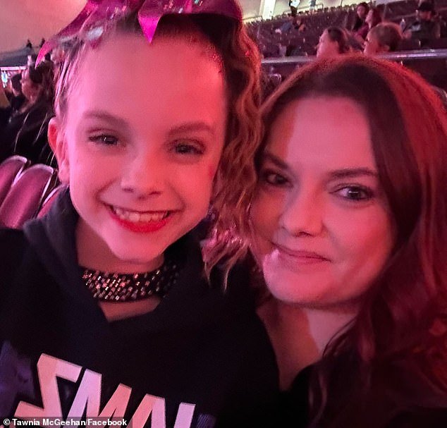 Una madre de baile de Utah asesina a su hija adolescente y luego se suicida mientras estaba en Las Vegas para una competencia de porristas, dice la policía.