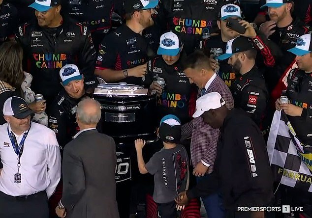 El piloto de NASCAR Tyler Reddick rompe su silencio sobre la interacción de Michael Jordan con su hijo de 6 años después de ganar las 500 Millas de Daytona