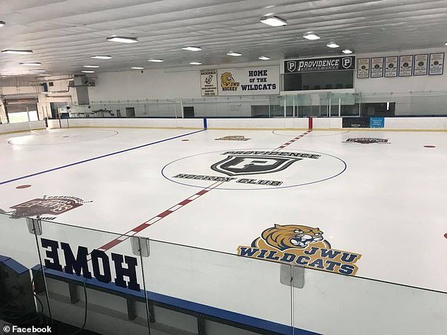 Varias personas recibieron disparos en un partido de hockey de una escuela secundaria en Rhode Island