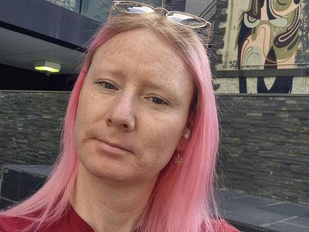 Impactantes advertencias sobre la asesina transgénero Clinton Rintoull siendo IGNORADA antes de ser trasladada a una prisión de mujeres y agredir sexualmente a una reclusa