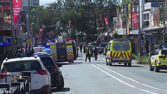 Un ataque con cuchillo sacude Merrylands cuando una persona muere y dos luchan por sus vidas