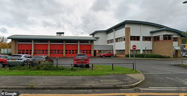 Bombero despedido injustamente después de decir que la mujer que salvó “parecía demacrada para su edad”