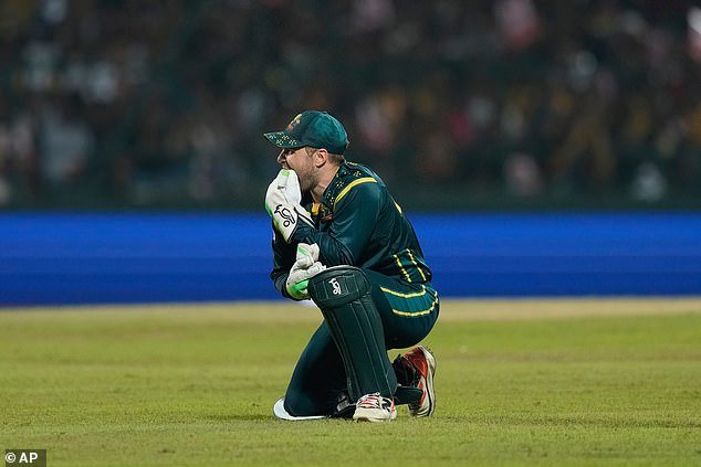 Ian Healy afirma que los selectores T20 de Australia han “engañado” a los fanáticos “tal como lo hizo Inglaterra en el período previo a las Cenizas” mientras lanza un ataque feroz mientras el equipo de Mitch Marsh se tambalea al borde de una salida sorpresa de la Copa del Mundo.