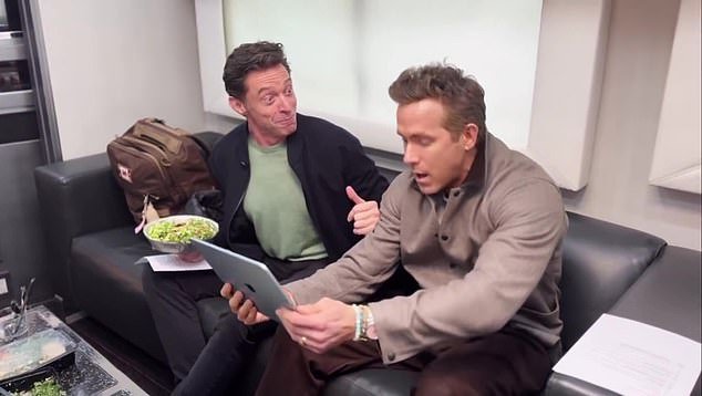 ‘¡Qué diablos!’: El propietario de Wrexham, Ryan Reynolds, se muestra MUY emocionado al saber que el equipo del campeonato se enfrentará al Chelsea, rival de la Premier League, después del sorteo de la Copa FA.