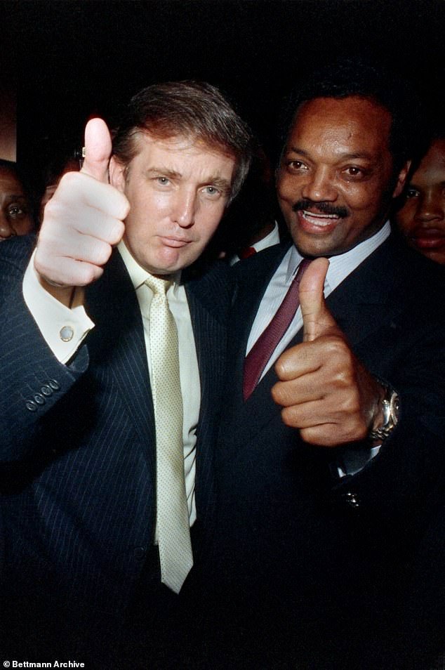 Trump se defiende de las afirmaciones “racistas” en el homenaje a Jesse Jackson y al mismo tiempo enfurece a Obama